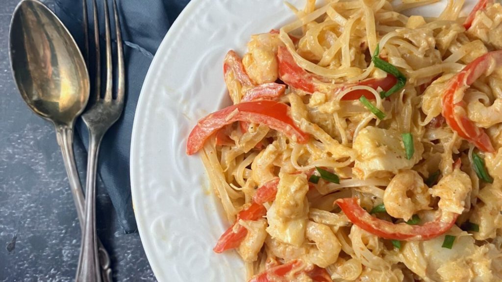 Creamy Chili Fish and Prawn Noodles