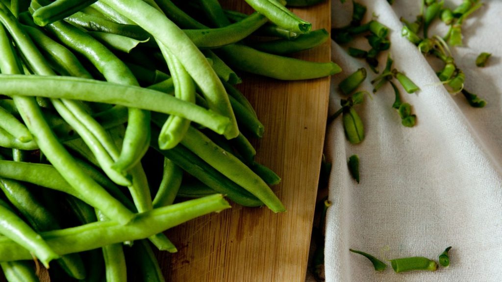 trimming green beans
